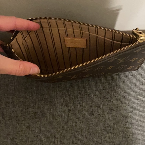 Louis Vuitton wristlet - Picture 3 of 6